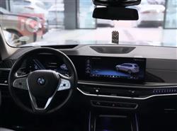 بی ئێم دەبڵیو X7